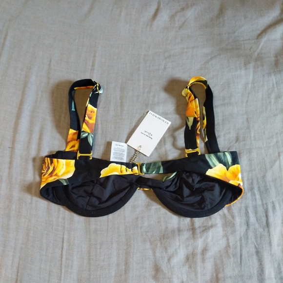 WeWoreWhat Sorrento Top Black Yellow Rose - Picture 6 of 7